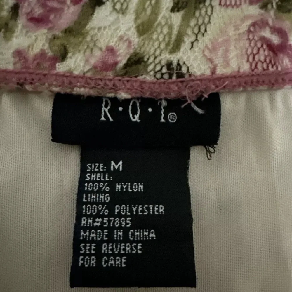 R.Q.T. skirt women’s size M fully lined rose lace beautiful - Picture 5 of 8